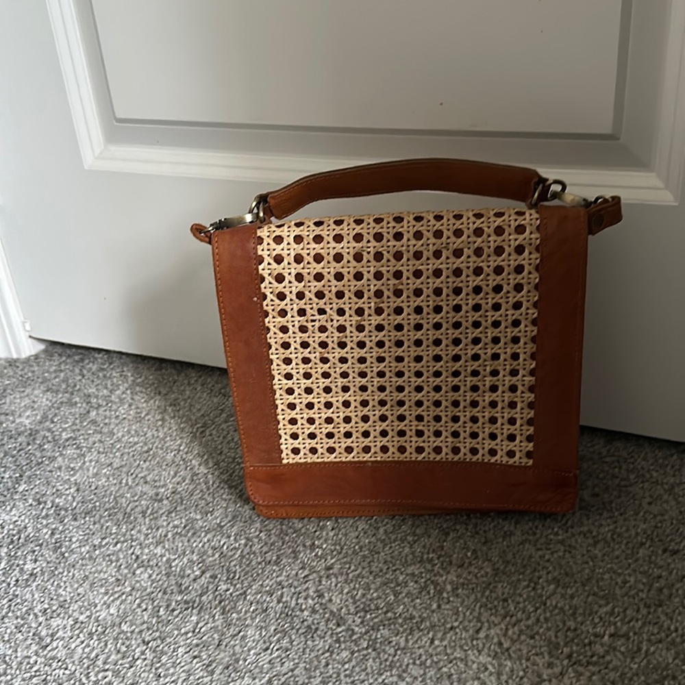 Straw and leather bag